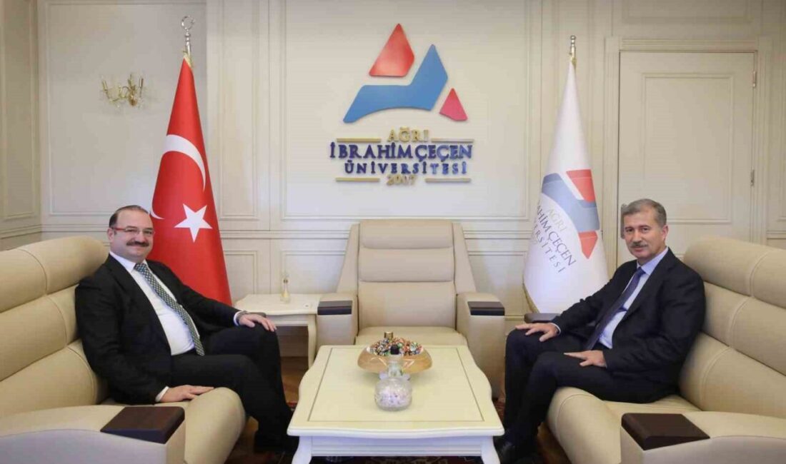 Atatürk Üniversitesi Rektörü Prof. Dr. Ahmet Hacımüftüoğlu, Cumhurbaşkanı Recep Tayyip