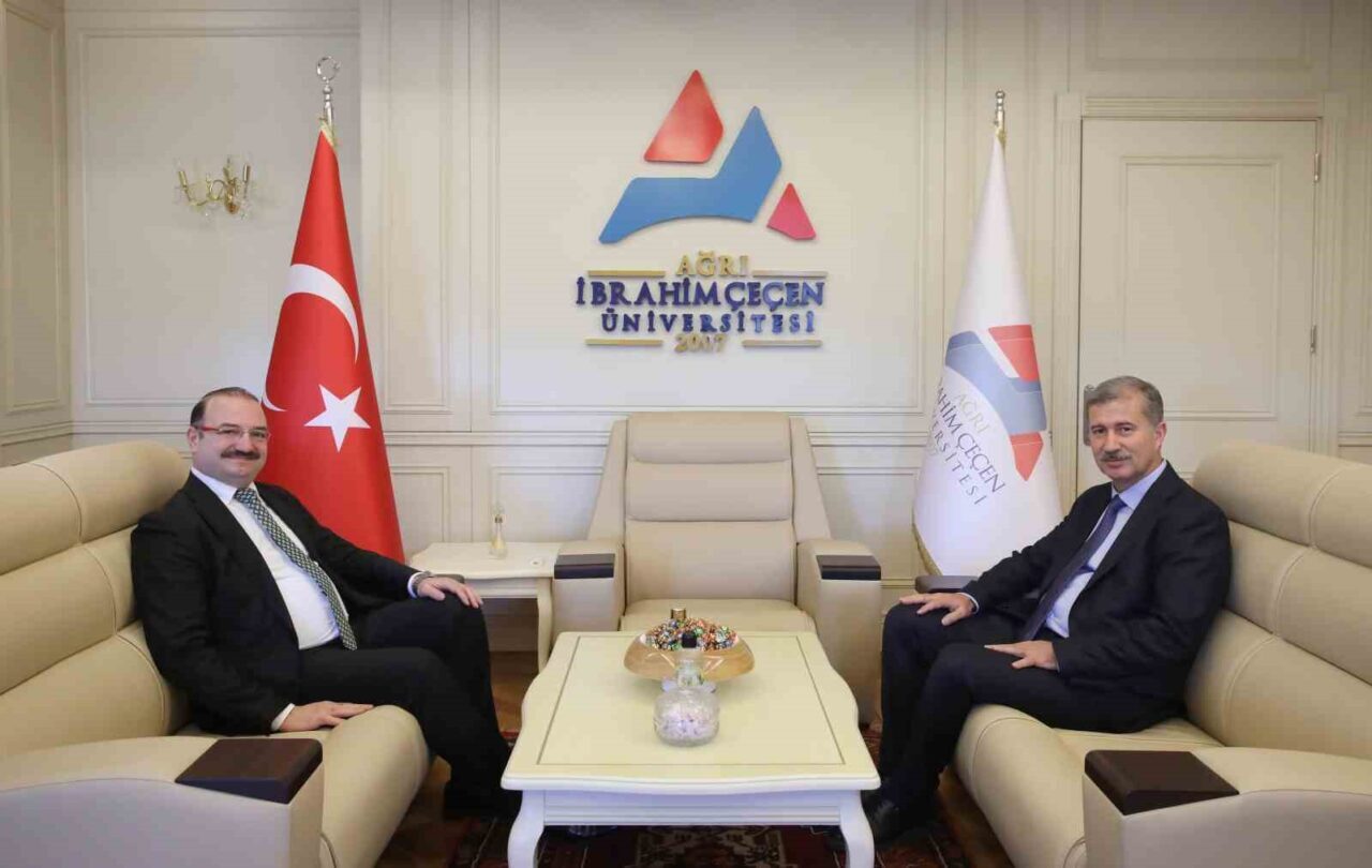 Atatürk Üniversitesi Rektörü Prof. Dr. Ahmet Hacımüftüoğlu, Cumhurbaşkanı Recep Tayyip