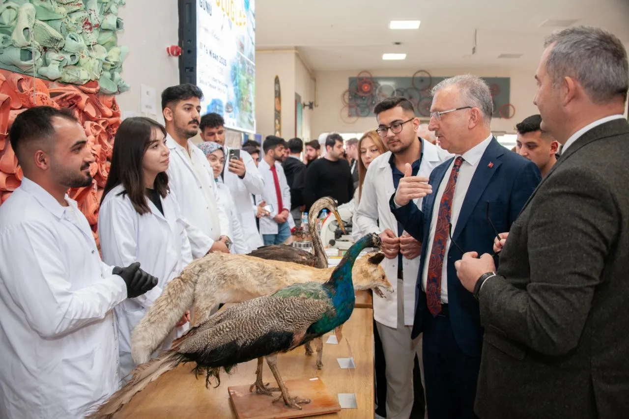 Erzincan Binali Yıldırım Üniversitesi Rektörü Prof. Dr. Akın Levent, 16