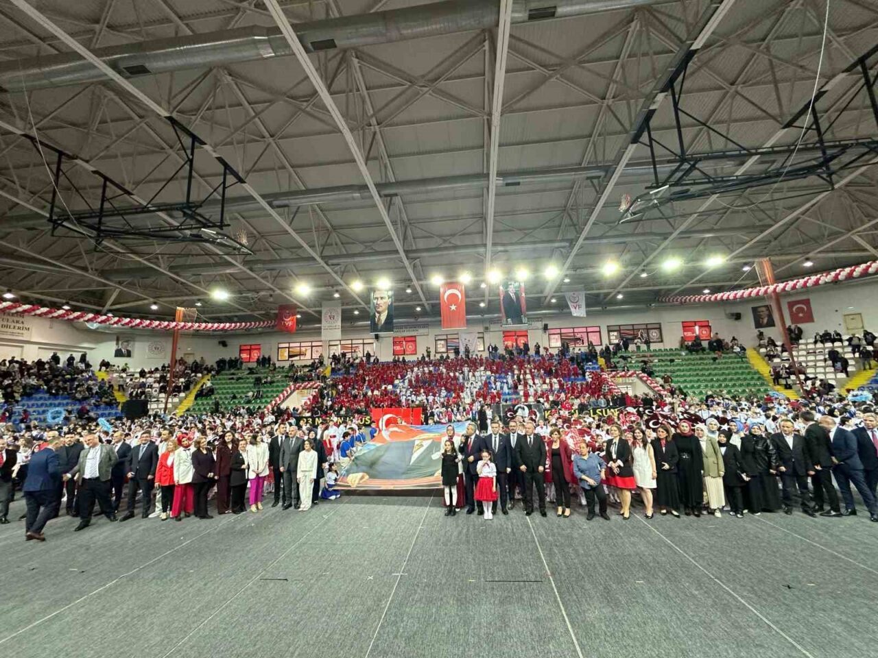 Rize’de 23 Nisan Ulusal Egemenlik ve Çocuk Bayramı kutlamaları öğrencilerin