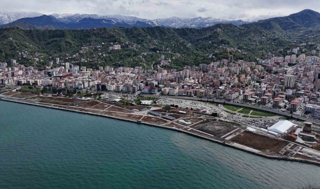 Rize Belediye Başkanı Rahmi Metin, yapımı devam eden Millet Bahçesi