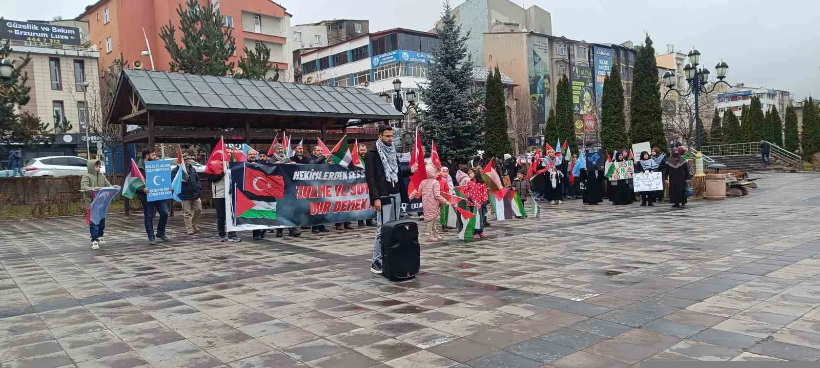 Erzurum'da sağlık çalışanları Gazze'de yaşanan zulmü protesto etmek için haftalardır