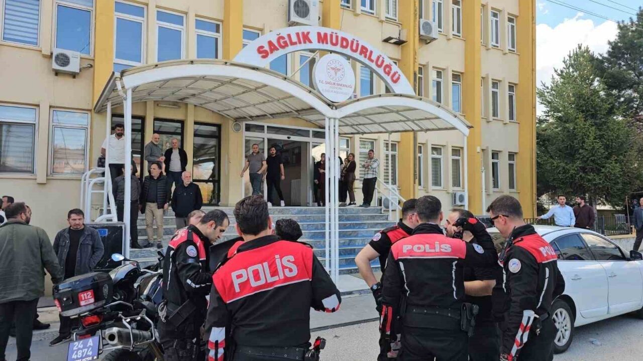 Erzincan İl Sağlık Müdürlüğü içerisinde kadını tabancayla rehin alan şahıs