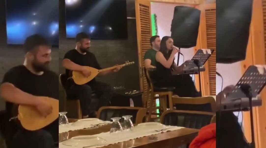 Erzincan’ın sevilen sanatçılarından Mücella Özdemir, bir mekanda türkü söylediği esnada