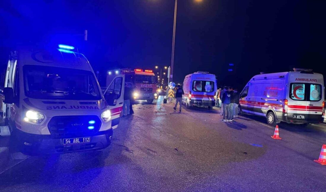 Sakarya’nın Adapazarı ilçesinde duble yolda iki otomobilin çarpışması neticesinde meydana