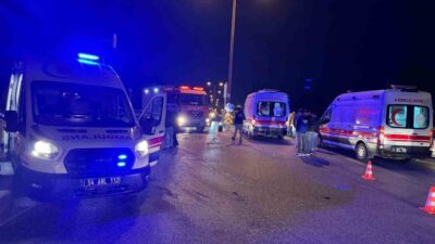 Sakarya’nın Adapazarı ilçesinde duble yolda iki otomobilin çarpışması neticesinde meydana