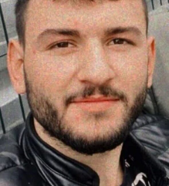 Sakarya’nın Karasu ilçesinde farklı bir araç ile çarpıştıktan sonra kontrolden