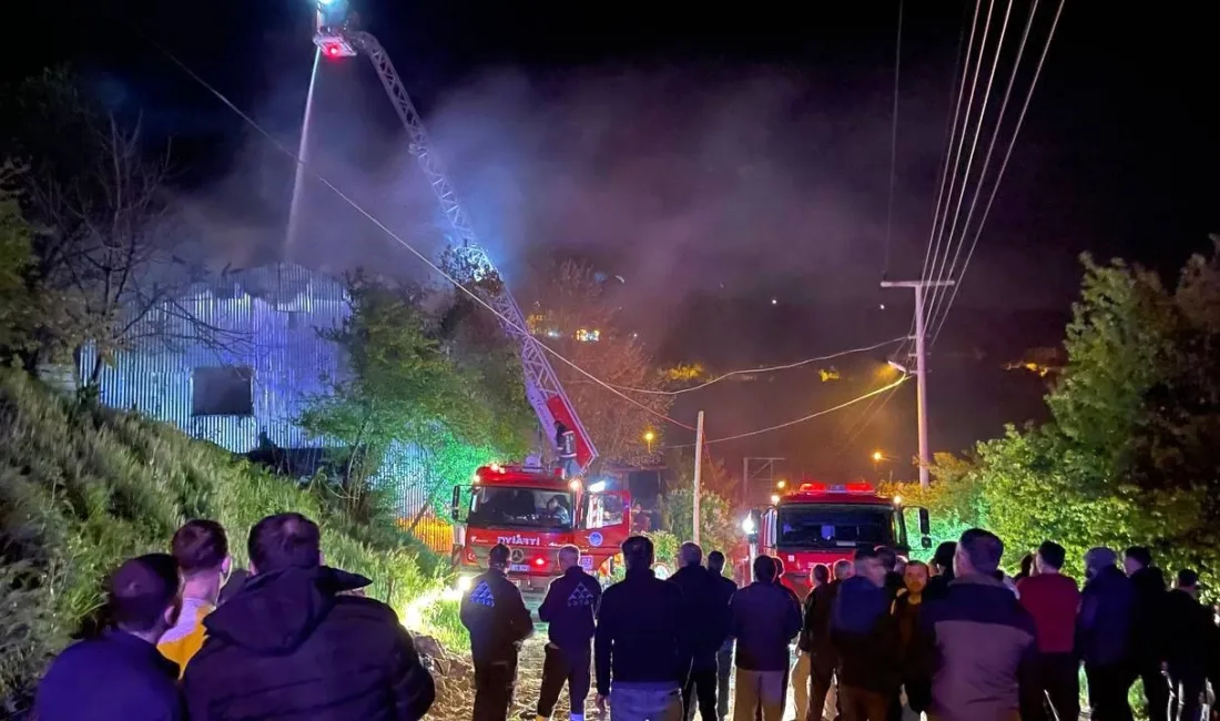 Sakarya’nın Geyve ilçesinde soba bacasının tutuşması neticesinde iki katlı ahşap