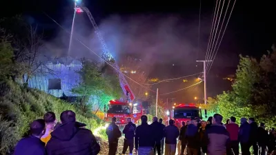 Sakarya’nın Geyve ilçesinde soba bacasının tutuşması neticesinde iki katlı ahşap