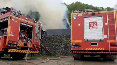 Sapanca'da M.K.'ya ait bungalovda çıkan yangın, itfaiye ekiplerinin müdahalesiyle kontrol