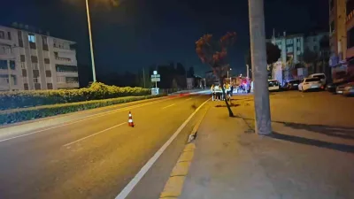 Kocaeli’nin Karamürsel ilçesinde süratli gittiği iddia edilen motosiklet yol kenarındaki