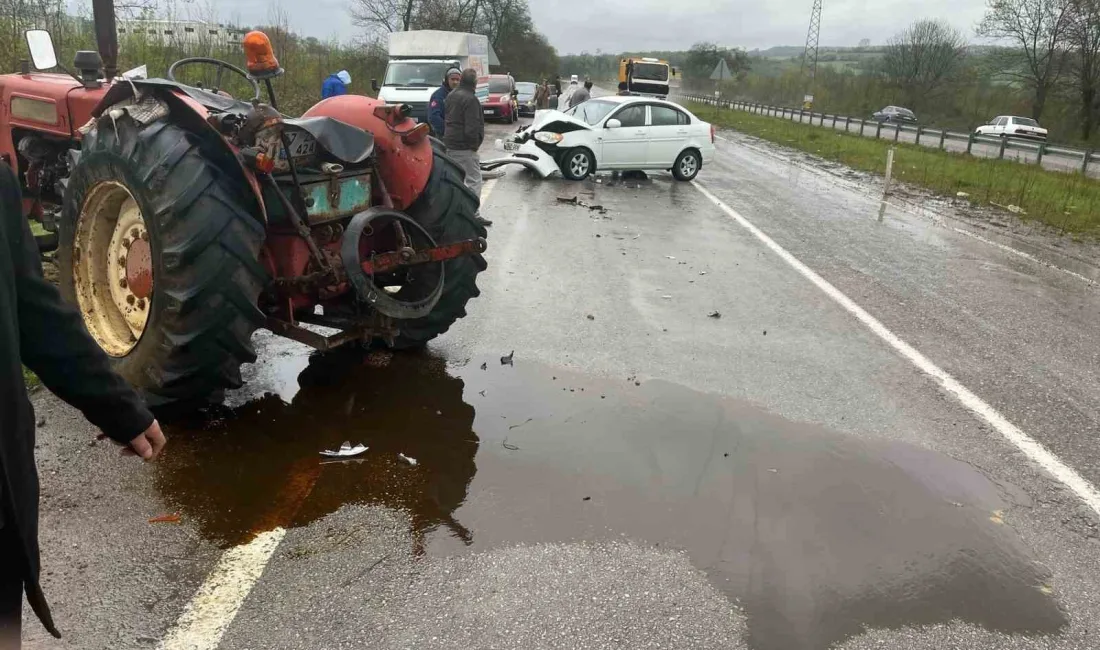 Çaycuma'da otomobilin traktöre çarpması sonucu meydana gelen trafik kazasında 2
