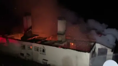 Sinop’ta bir köyde çıkan yangında iki dairenin yan yana bulunduğu
