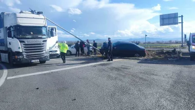 Sivas'ta Toyota ve Hyundai marka otomobillerin çarpışması sonucu 3'ü çocuk