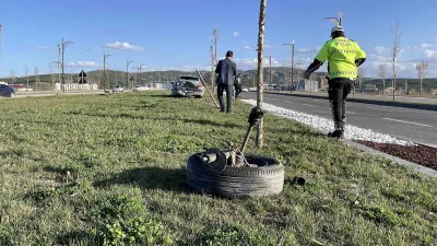 Sivas’ta aynı istikamette giden araçlar kaza yaptı. Kazada 4 kişi