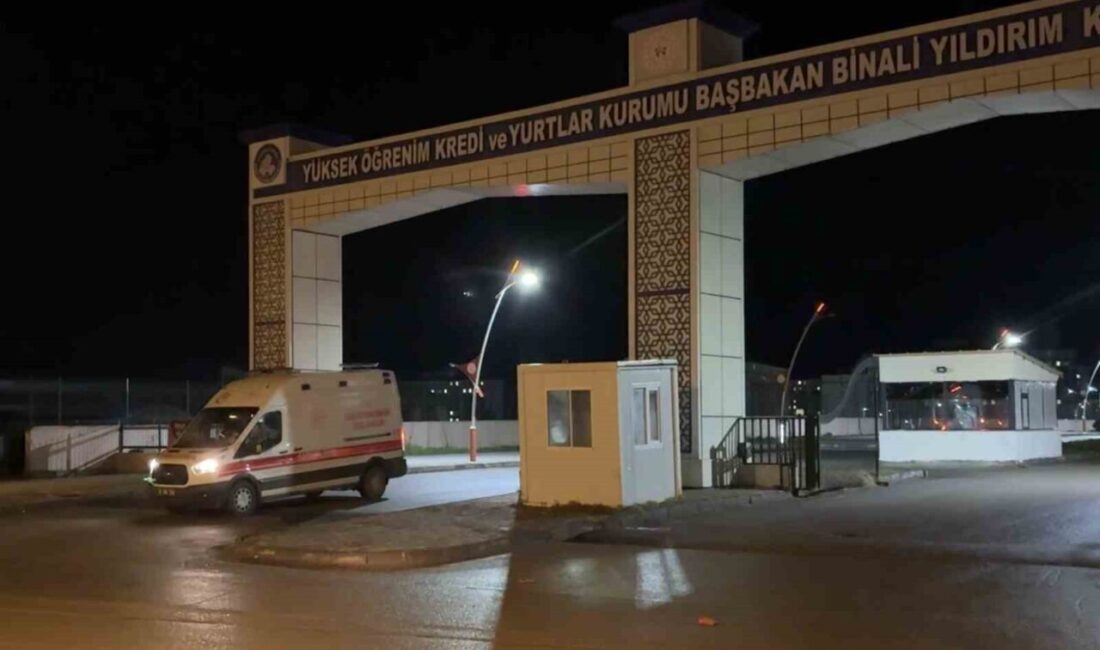 Sivas’ta KYK yurdunda çıkan akşam yemeğini tüketen yaklaşık 53 öğrenci,