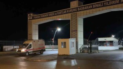 Sivas’ta KYK yurdunda çıkan akşam yemeğini tüketen yaklaşık 53 öğrenci,