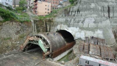 Trabzon’da tamamlandığında şehir merkezi trafiğini nefes aldıracak olan Hayali Garajı-Deliklitaş