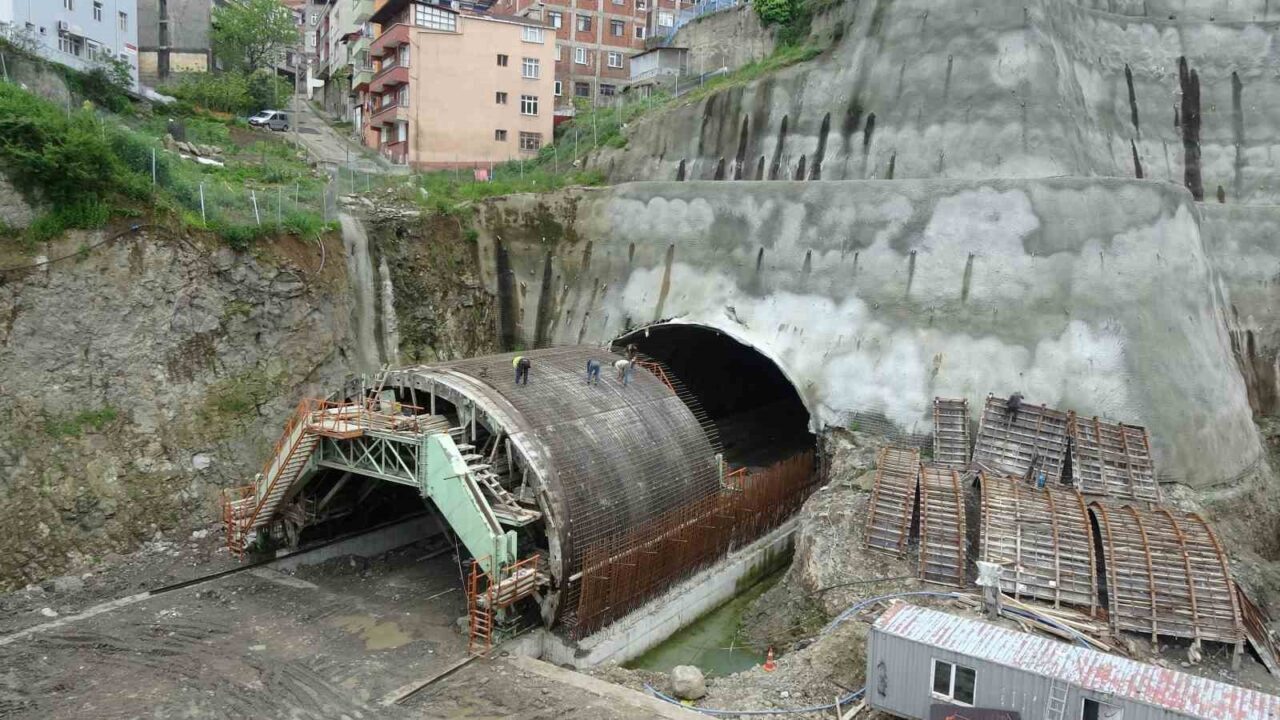 Trabzon’da tamamlandığında şehir merkezi trafiğini nefes aldıracak olan Hayali Garajı-Deliklitaş