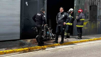 Kocaeli’nin Derince ilçesinde kaynak işlemi sırasında alev alan motosikletten geriye
