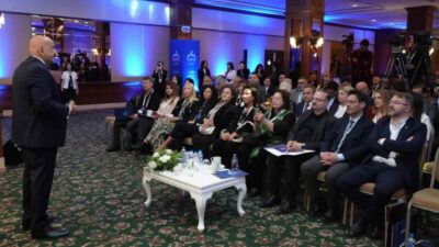 Palandöken Ekonomi Forumu’nda konuşan Xponential Group Kurucu CEO’su Tariq Qureishy,