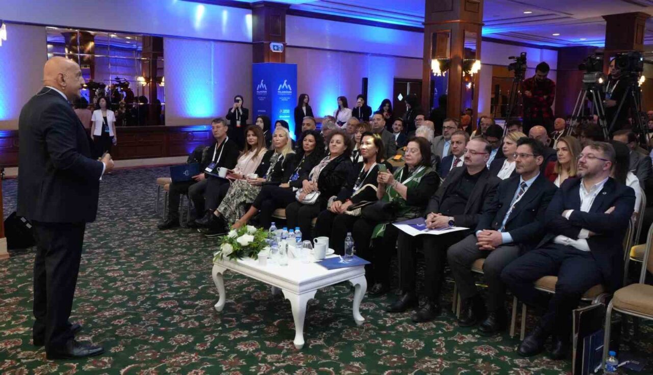 Palandöken Ekonomi Forumu’nda konuşan Xponential Group Kurucu CEO’su Tariq Qureishy,