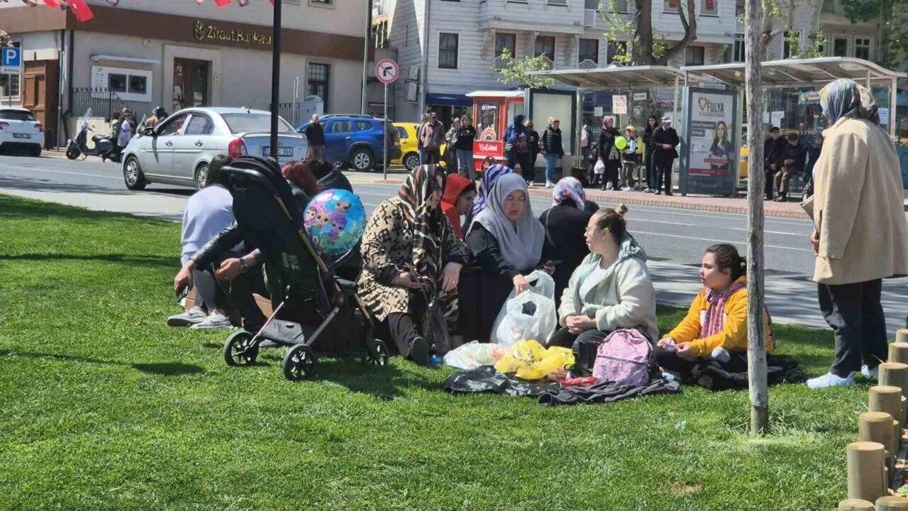 İstanbul merkezli deprem Tekirdağ’da da hissedildi, paniğe kapılan vatandaşlar korkuyla