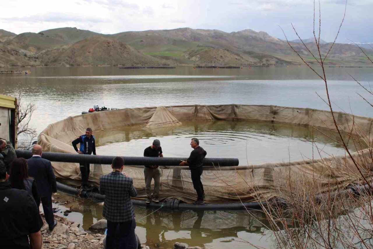 Erzincan’ın Tercan ilçesinde bulunan Tuzla çayı üzerindeki Tercan Barajı su