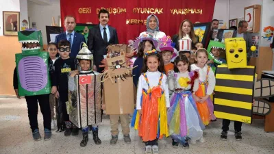 Tercan Mehmet Kutsi Beğdes İlkokulunda düzenlenen geri dönüşüm oyuncak yarışmasında