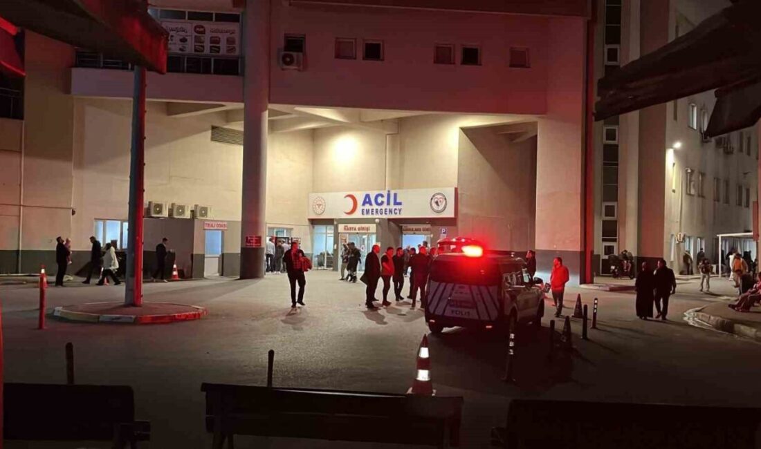Kocaeli’nin Darıca ilçesinde acil servisin otoparkına dalan tırın sürücüsünün alkollü