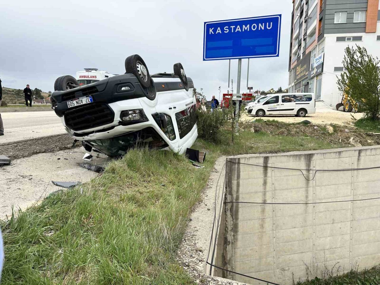 Kastamonu’da tırla çarpışan minibüsün takla atması neticesinde meydana gelen kazada