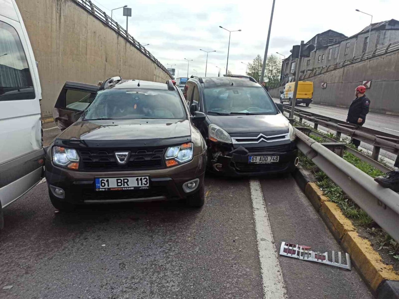 Trabzon’un Ortahisar ilçesi Çömlekçi mahallesinde meydana gelen zincirleme trafik kazasında