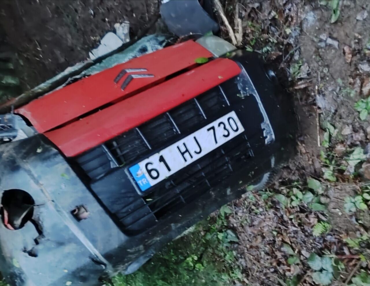 Trabzon’un Şalpazarı ilçesinde dün akşam meydana gelen trafik kazasında 2