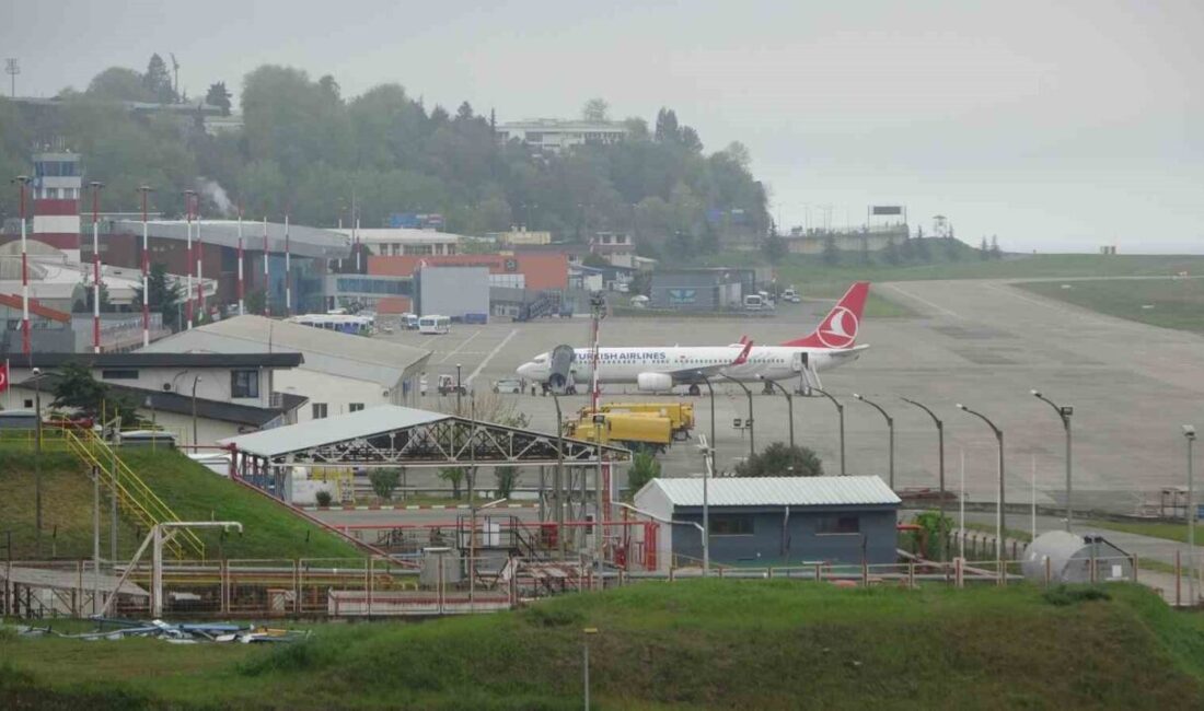 Trabzon’da sisin etkisini bugün de devam ettirmesi, uçuşlarda aksamalara neden