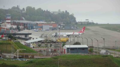 Trabzon’da sisin etkisini bugün de devam ettirmesi, uçuşlarda aksamalara neden