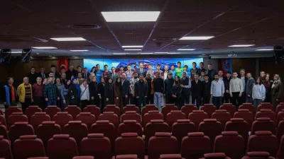 Trabzonspor, U19 takımında forma giyen 13 futbolcuyla profesyonel sözleşme imzaladı.