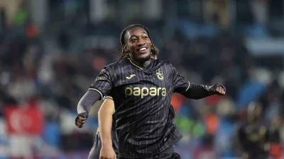 Trabzonspor sağlık ekibi, Muhammed Cham'ın sağ ayak birinci parmağında kemik