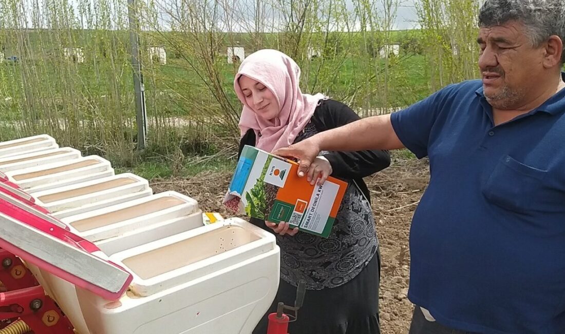 Sivas’ta yaşayan ve çiftçilik yapan eşine destek olan Emel Sağırkaya,