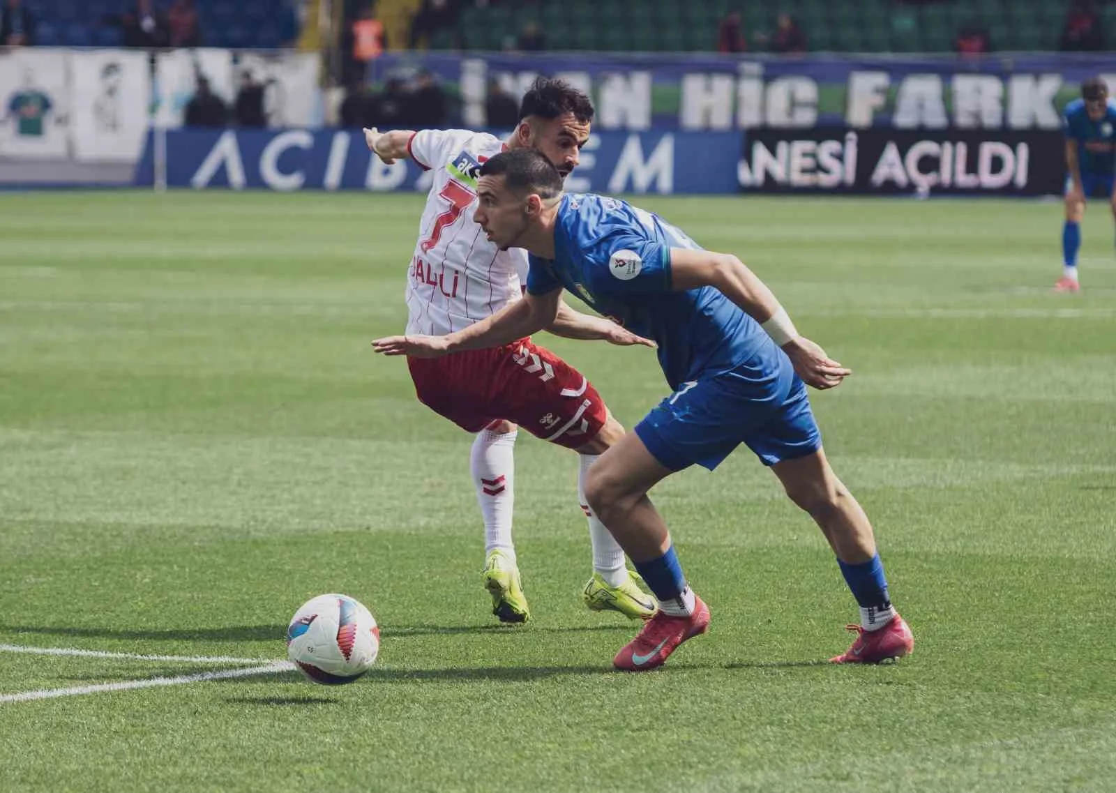 Çaykur Rizespor, Sivasspor'u konuk ettiği maçın ilk yarısını golsüz beraberlikle