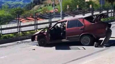 Tunceli’de sürücüsünün direksiyon hakimiyetini kaybettiği otomobil takla atarak refüje çarptı.