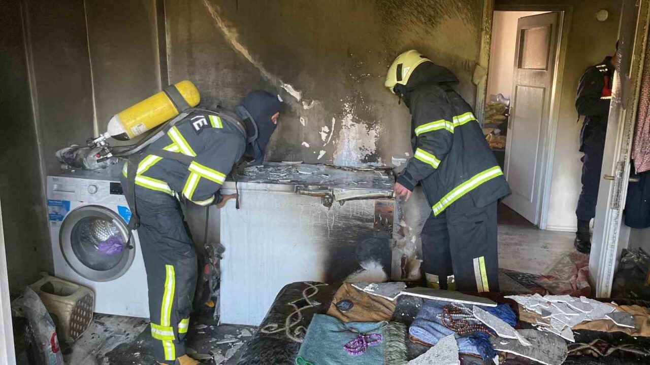 Sinop’un Türkeli ilçesinde bir apartmanda meydana gelen yangın, itfaiye ekiplerinin