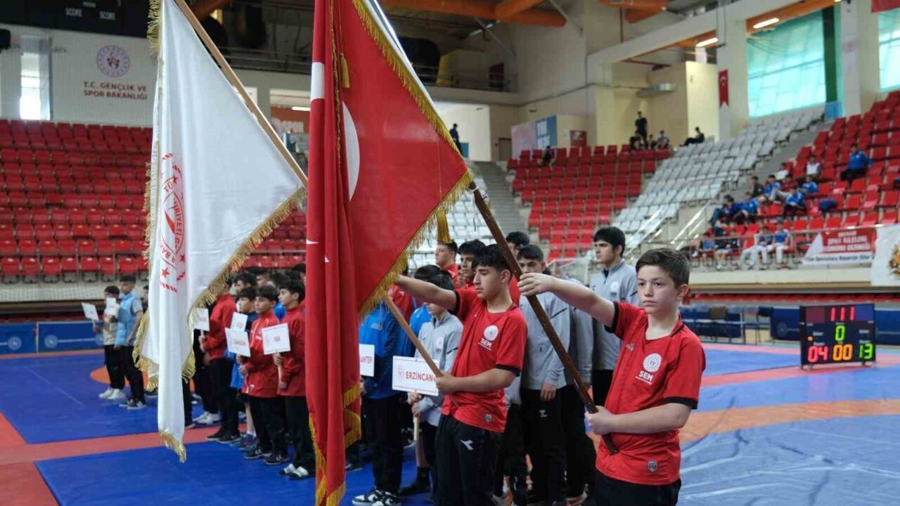 Erzincan’da U15 Türkiye Güreş Grup Müsabakaları, 35 ilden 725 sporcunun