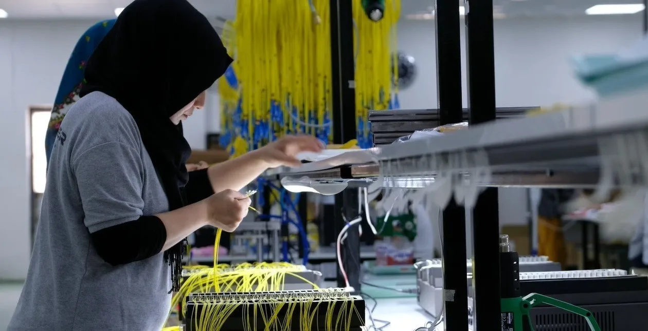 Sanayi, inşaat ve ticaret-hizmet sektörleri toplamında ücretli çalışan sayısı Şubat