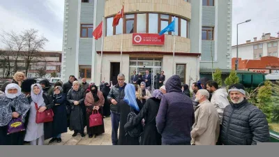 Umre ibadetini yerine getirmek üzere Bayburt’tan yola çıkan vatandaşlar, dualarla