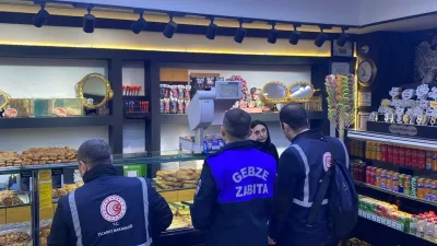 Gebze Belediyesi Zabıta Müdürlüğü ekipleri, unlu mamuller satışı yapan işyerlerini