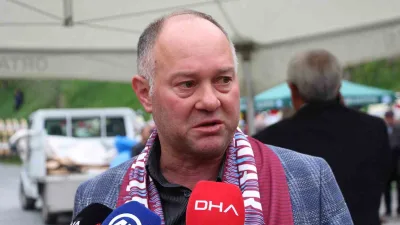 Ünlü sanatçı Volkan Konak, KKTC konserinde vefat etti. İstanbul'da düzenlenen