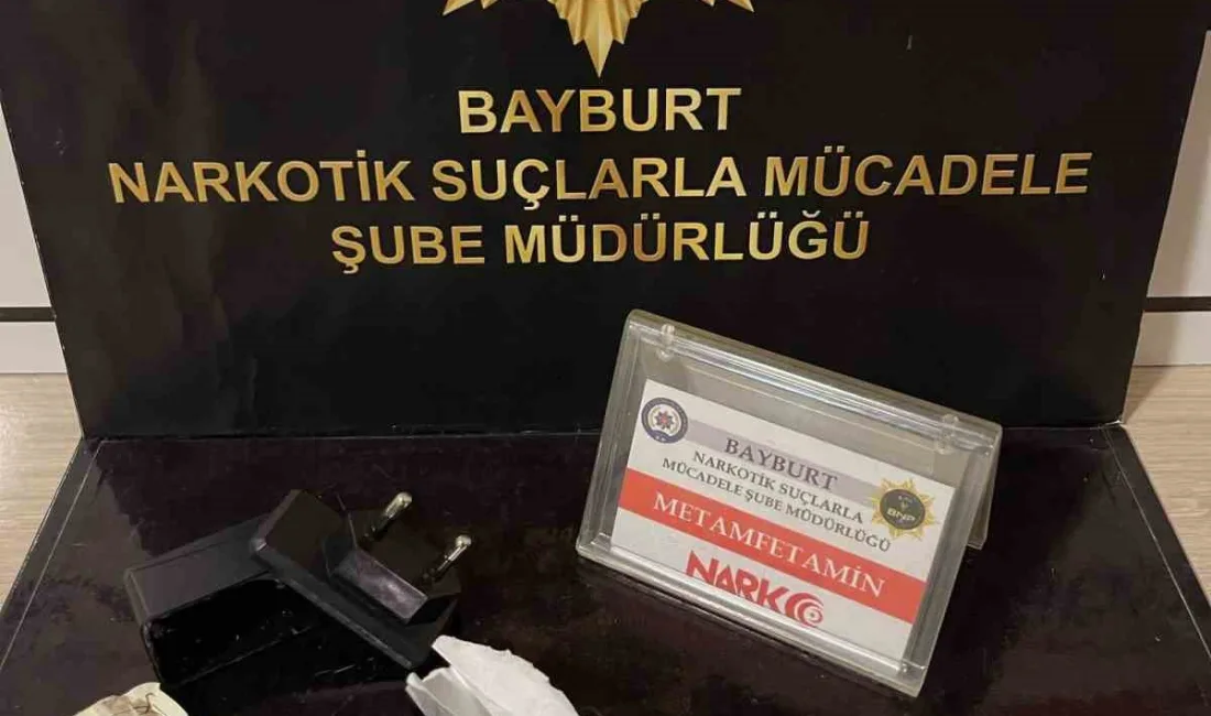Bayburt’ta polisin şüphelenerek durdurduğu araçta yapılan adli aramada bir miktar