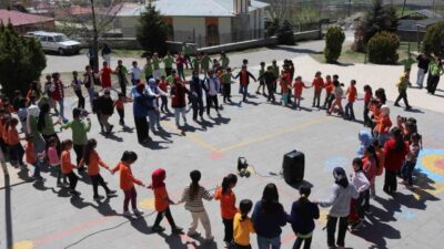 Üzümlü Gençlik Merkezi’nin geleneksel “Hoş Geldin Bahar Şenlikleri” Geyikli İlkokulu’nda