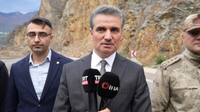 Gümüşhane Valisi Aydın Baruş, Gümüşhane-Tirebolu karayolunnda bugün yaşanan heyelan sonrası