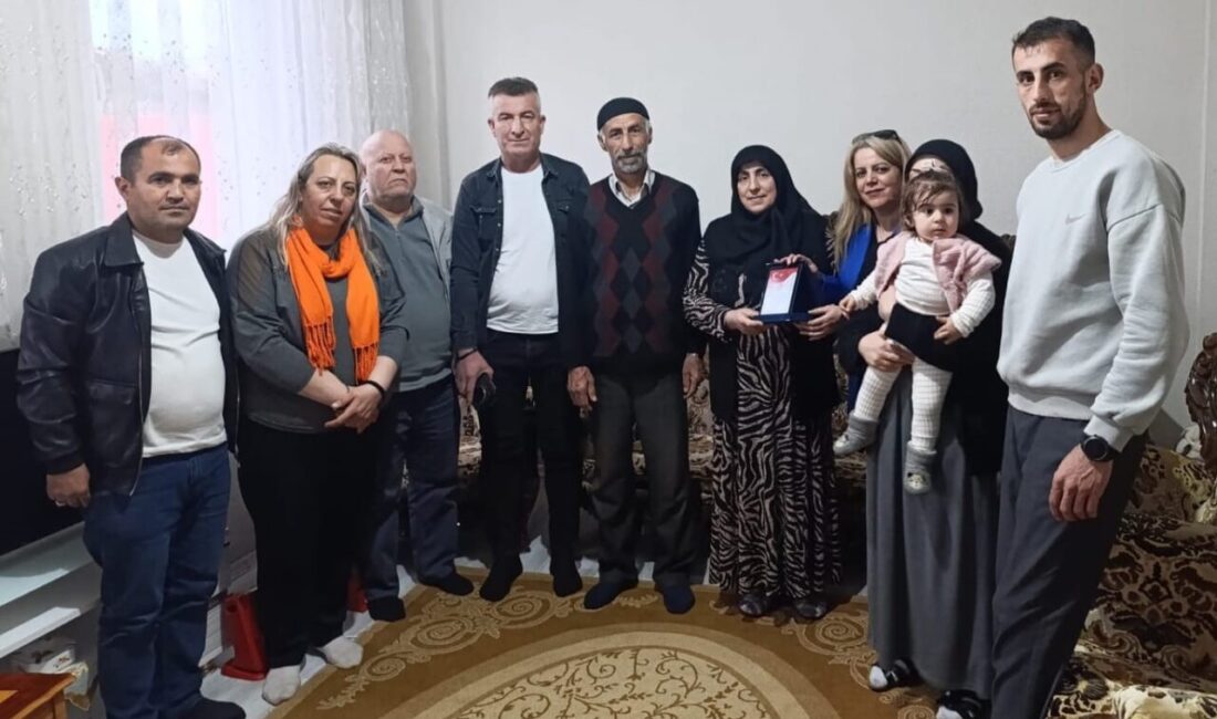 Erzurum Yeni Medya Derneği, Anneler Günü öncesi Sığırlı Köyü’nü ziyaret